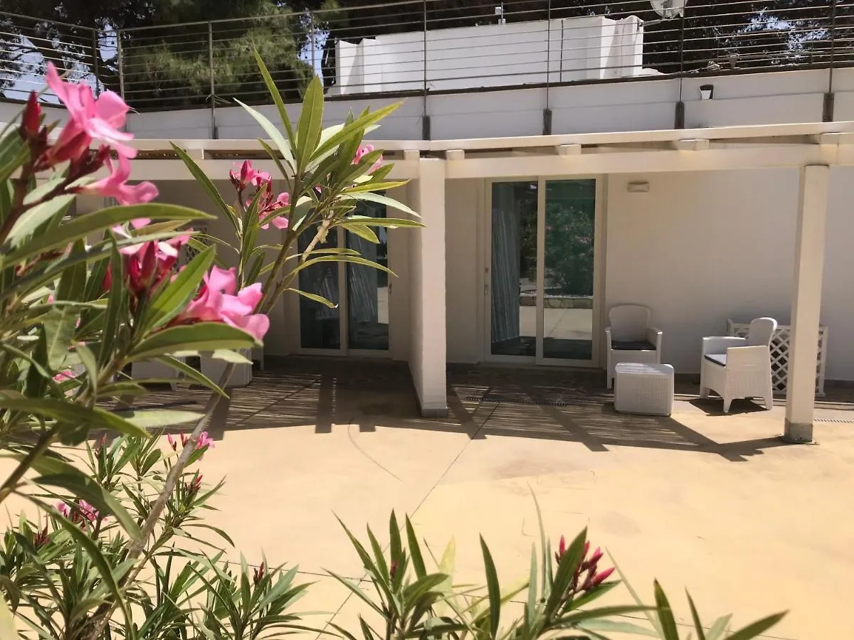 Angolo Mare Apartments & Rooms ポルト・ピノ アパートホテル