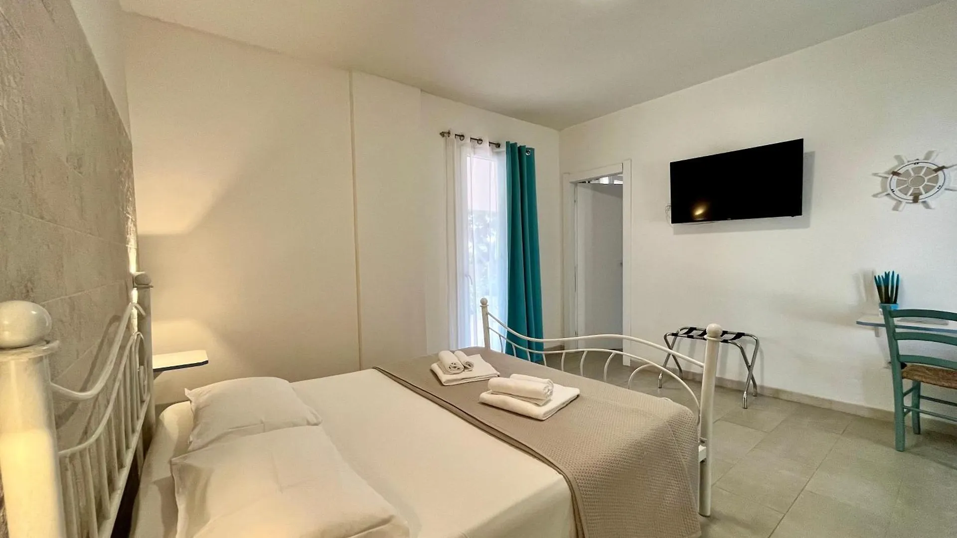 Angolo Mare Apartments & Rooms Porto Pino Aparthotel