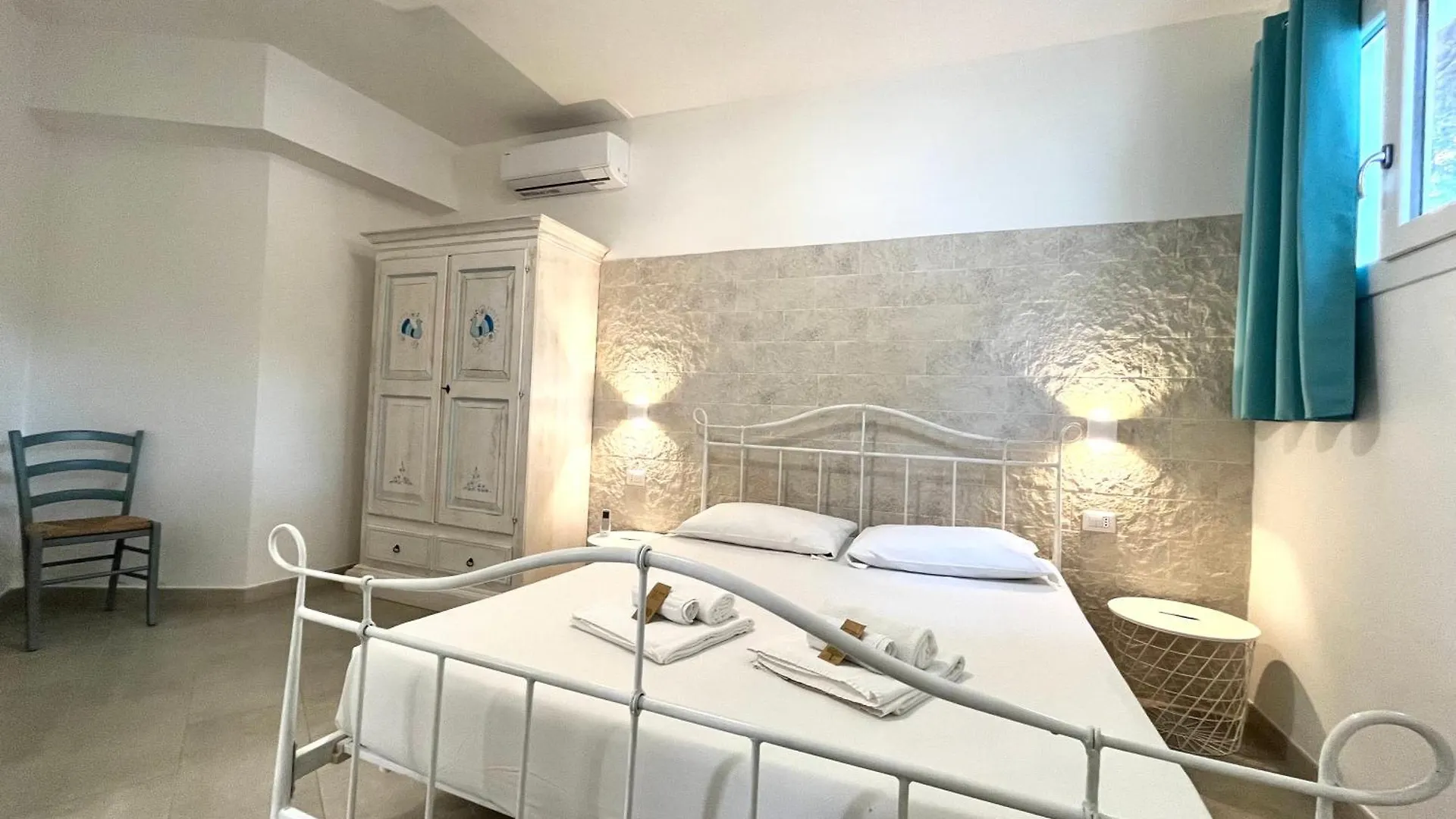 Angolo Mare Apartments & Rooms Porto Pino