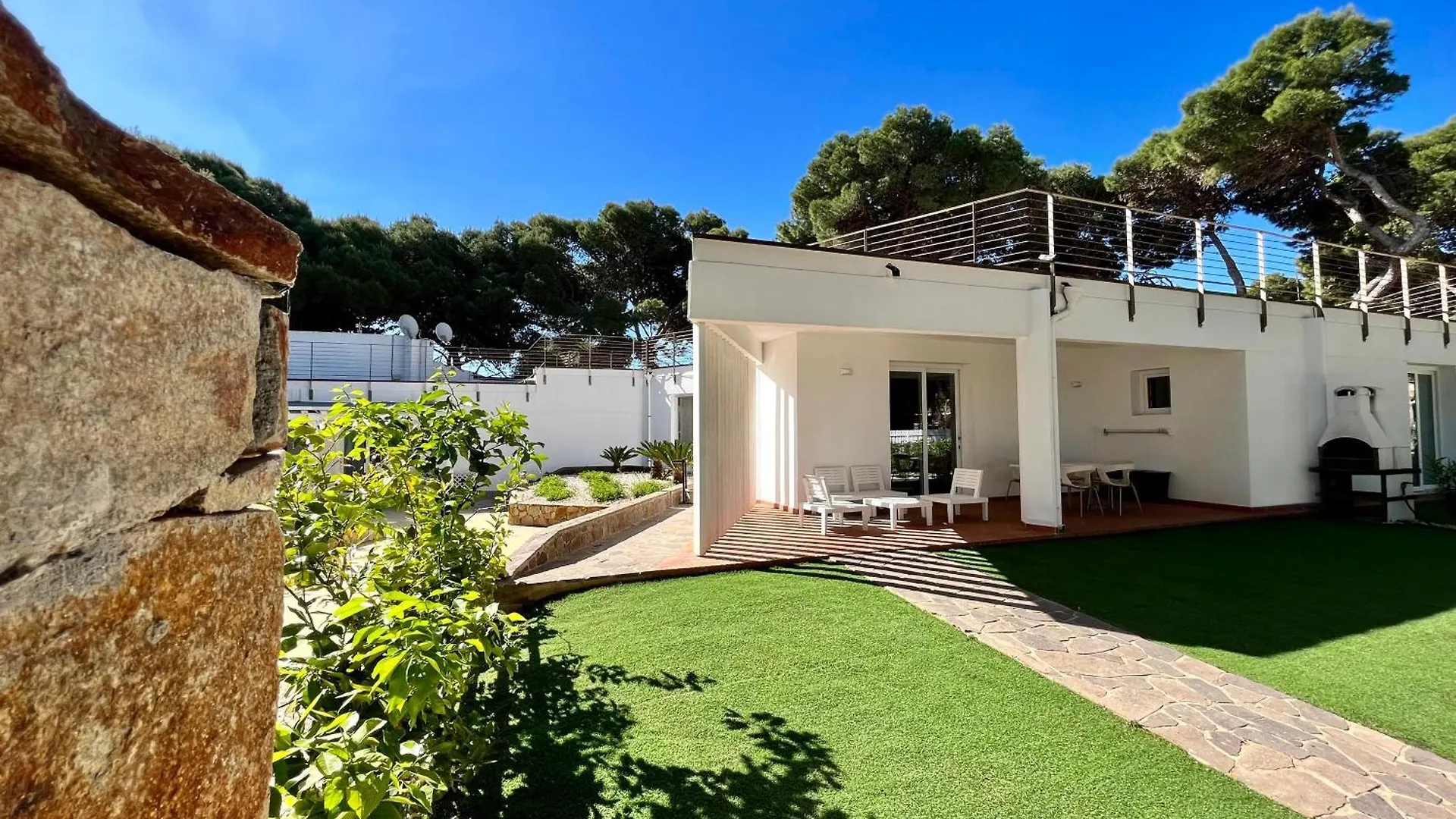 Angolo Mare Apartments & Rooms Porto Pino 0*,  Italy